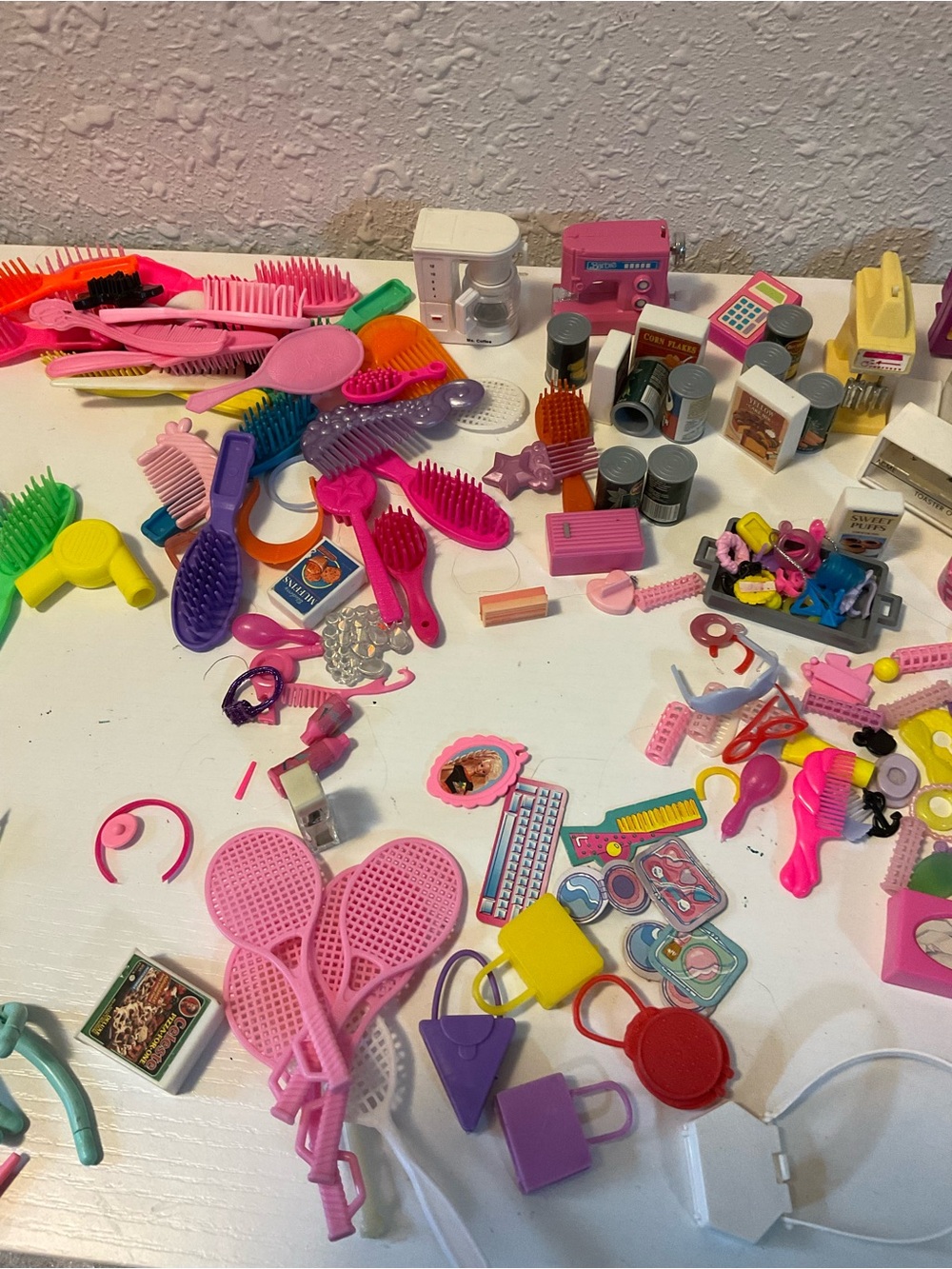 Huge Lot Of Vintage Barbie Accessories - Picture 6 of 11